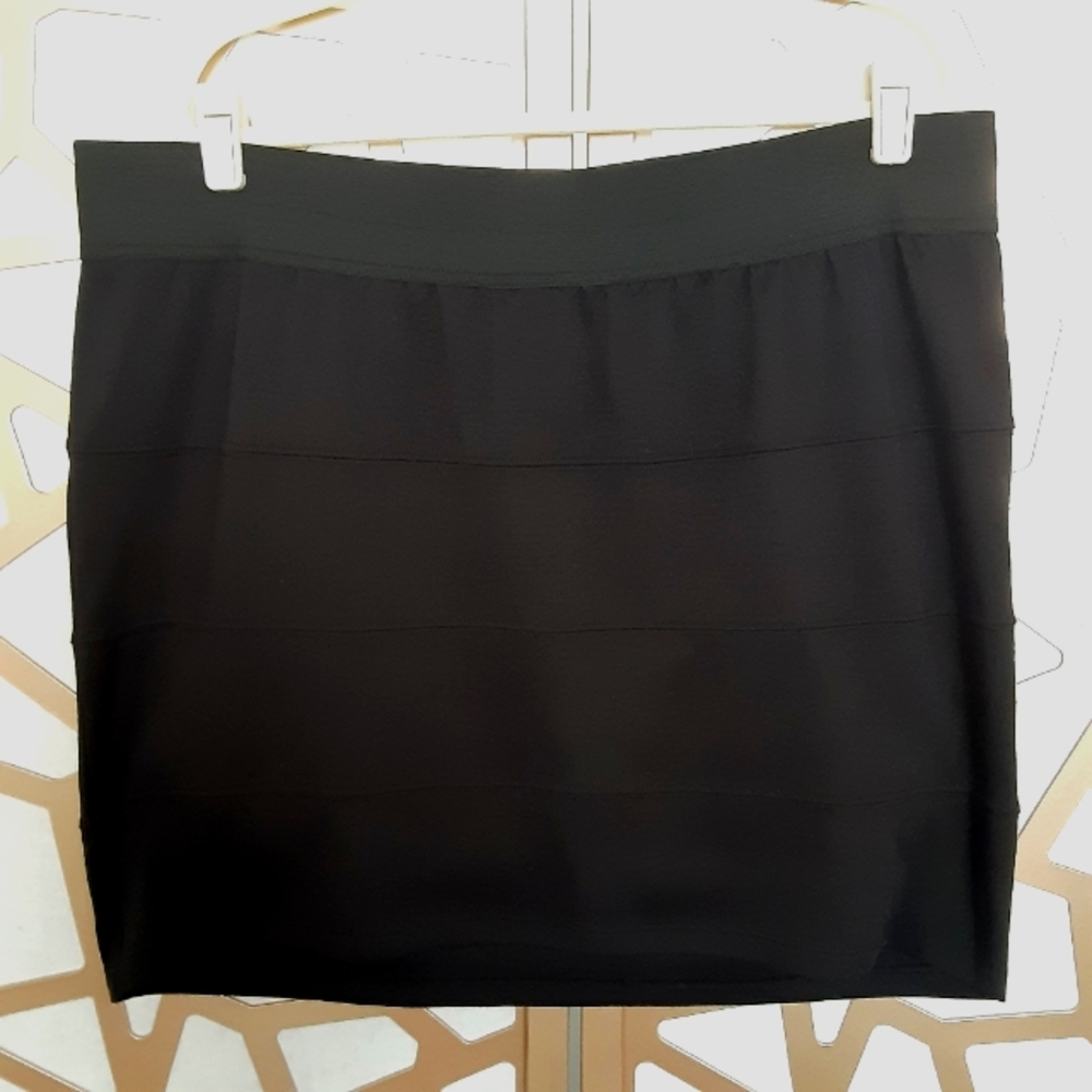 EUC TORRID Black Short Knit Pencil Skirt